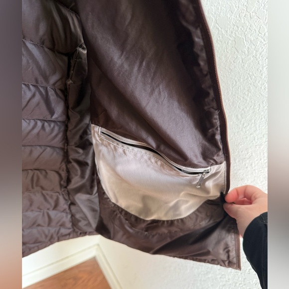🤎 Patagonia Women's Chocolate Brown Down Puffer Vest EUC - Picture 9 of 13